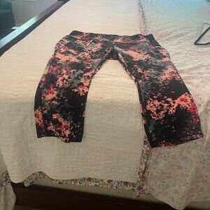 Livi Capri Leggings